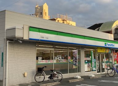 コンビニ　ファミリーマート 平野西一丁目店（コンビニ）まで123m