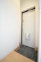 玄関　廊下から見える玄関です★