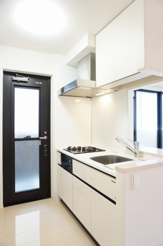 キッチン　コンパクトなキッチンで掃除もラクラク