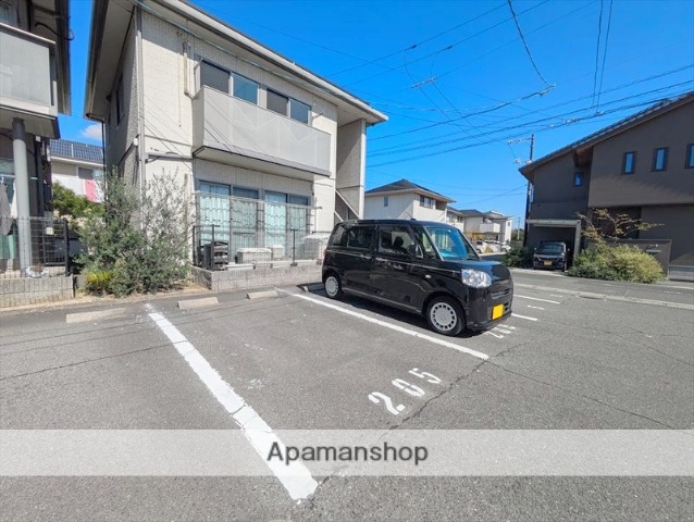 駐車場　エントランス