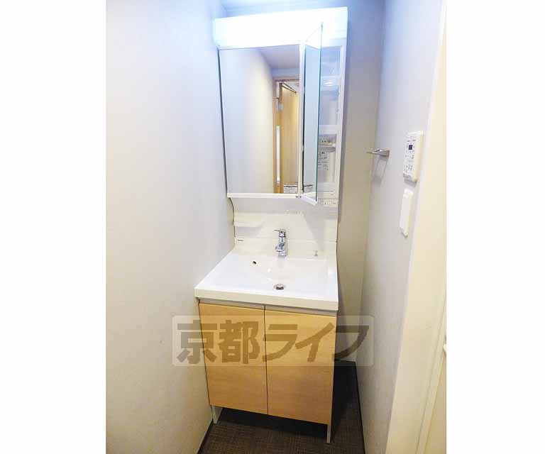 洗面設備　嬉しい独立洗面台です。