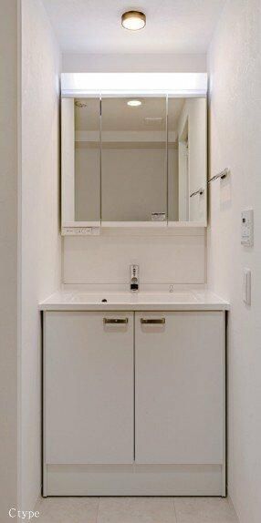 洗面設備　使いやすい洗面所です