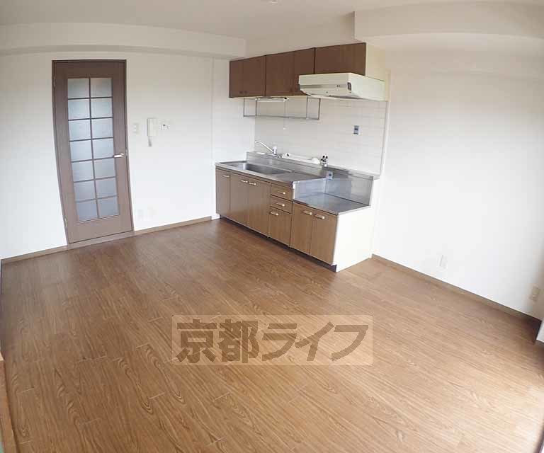 居室・リビング　ダイニングテーブル置けます。