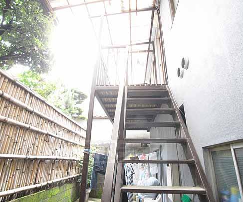 その他共有部分　昔懐かしい階段です