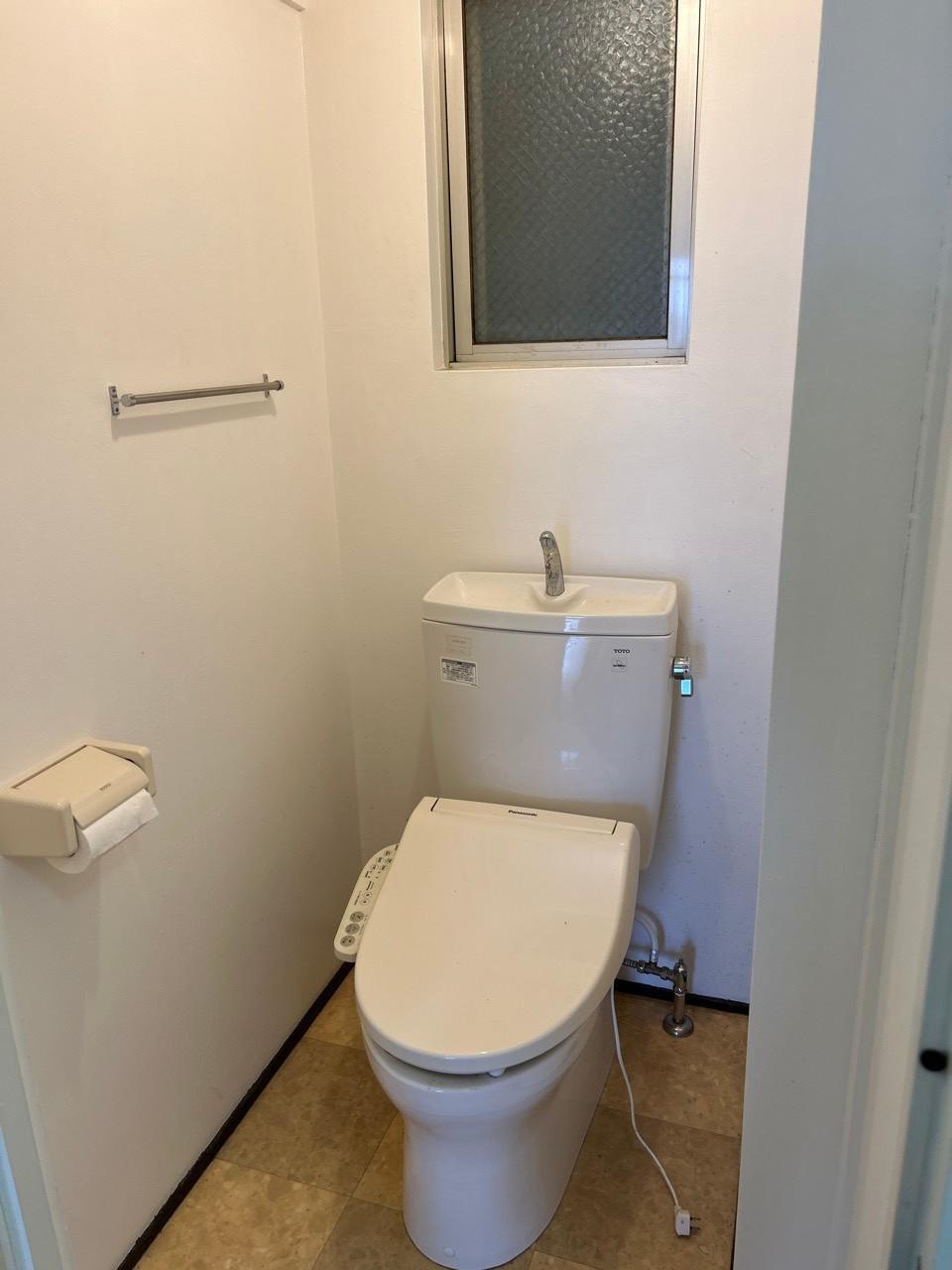 トイレ　温水洗浄便座