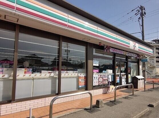 コンビニ　セブンイレブン前原北新地店（コンビニ）まで568m
