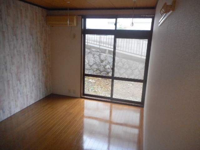 居室・リビング　使いやすい広さの洋室６帖　押入あり