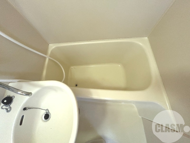 バス・シャワールーム　キレイにリフォームされています♪