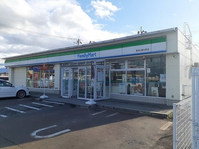 コンビニ　ファミリーマート（コンビニ）まで40m