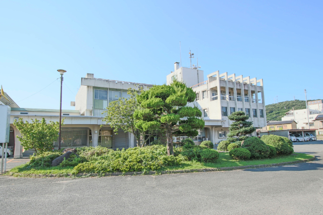 役所　岡山市東区役所瀬戸支所（役所）まで518m