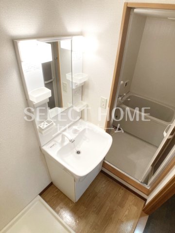 洗面設備　独立洗面化粧台が付いています 同型タイプ