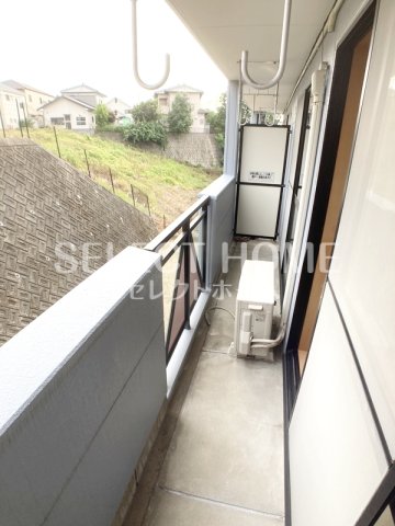 バルコニー　開放的で明るい空間を演出してくれるバルコニーです 同型タイプ