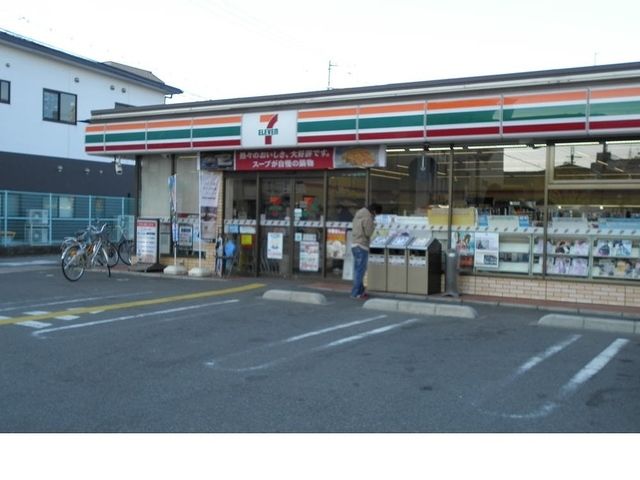 コンビニ　セブンイレブン様（コンビニ）まで400m