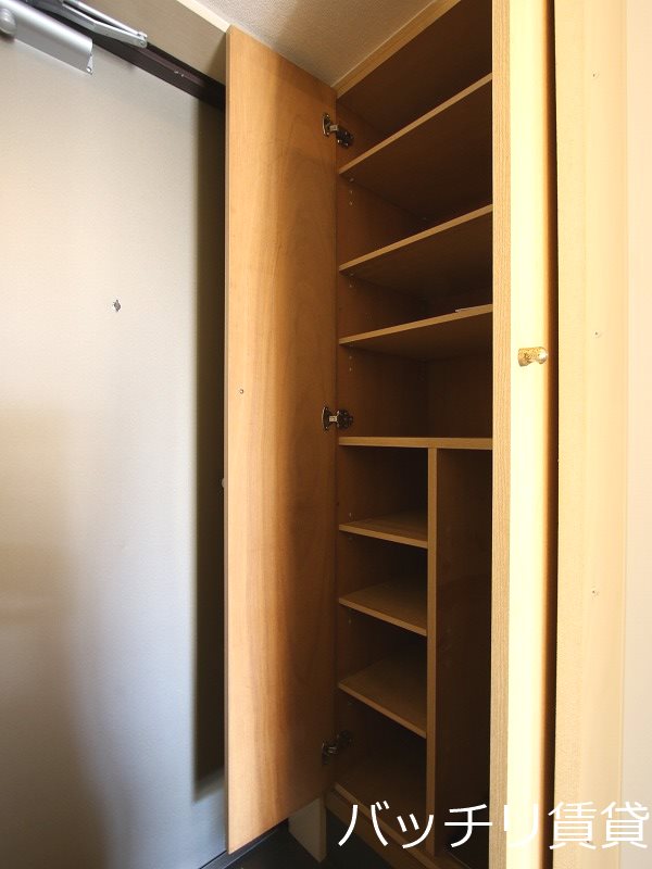 玄関　室内写真等は別号数の為、現状優先となります。