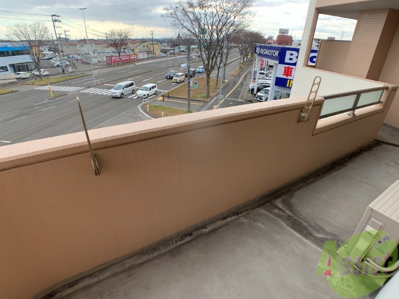 バルコニー　広めのバルコニーです。洗濯物がたくさん干せそうです。