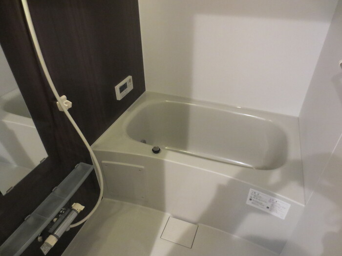 バス・シャワールーム　追い焚き機能付きのお風呂です♪