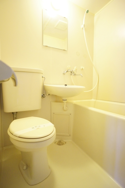 バス・シャワールーム　お掃除しやすい！洗面台付き３点ユニットです☆