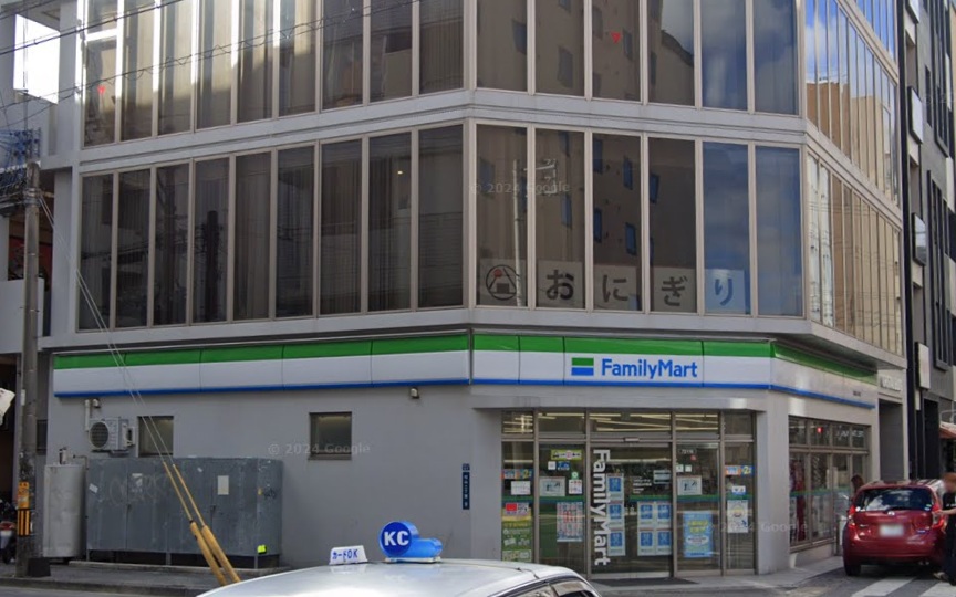 コンビニ　ファミリーマート那覇松山中央店（コンビニ）まで147m