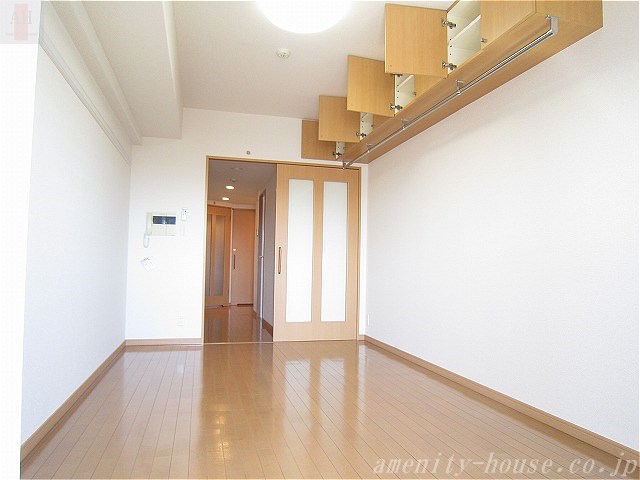 居室・リビング　●ゆったり8.2帖の居室！