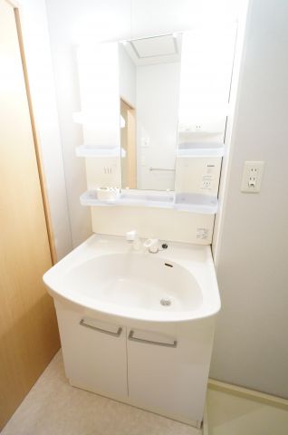 洗面設備　※同物件・同タイプの写真です。