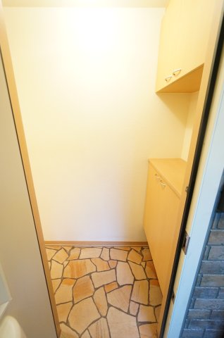 玄関　※同物件・同タイプの写真です。