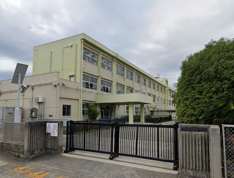 小学校　有田市立保田小学校（小学校）まで448m