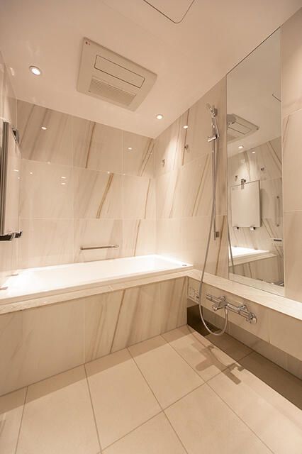 バス・シャワールーム　コンパクトで使いやすいお風呂です