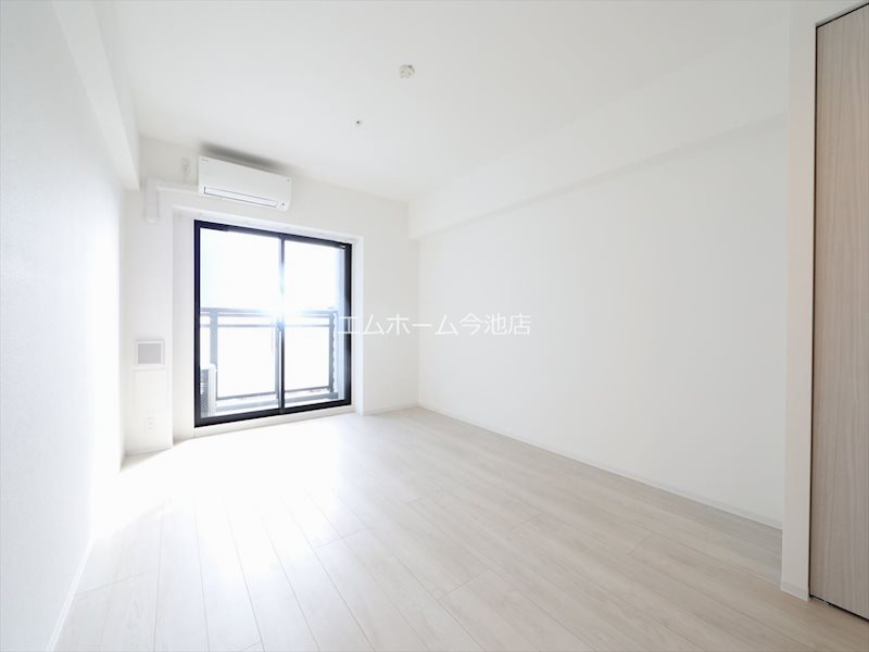 バルコニー　洋室9.1帖　エアコン付　バルコニーに面しています