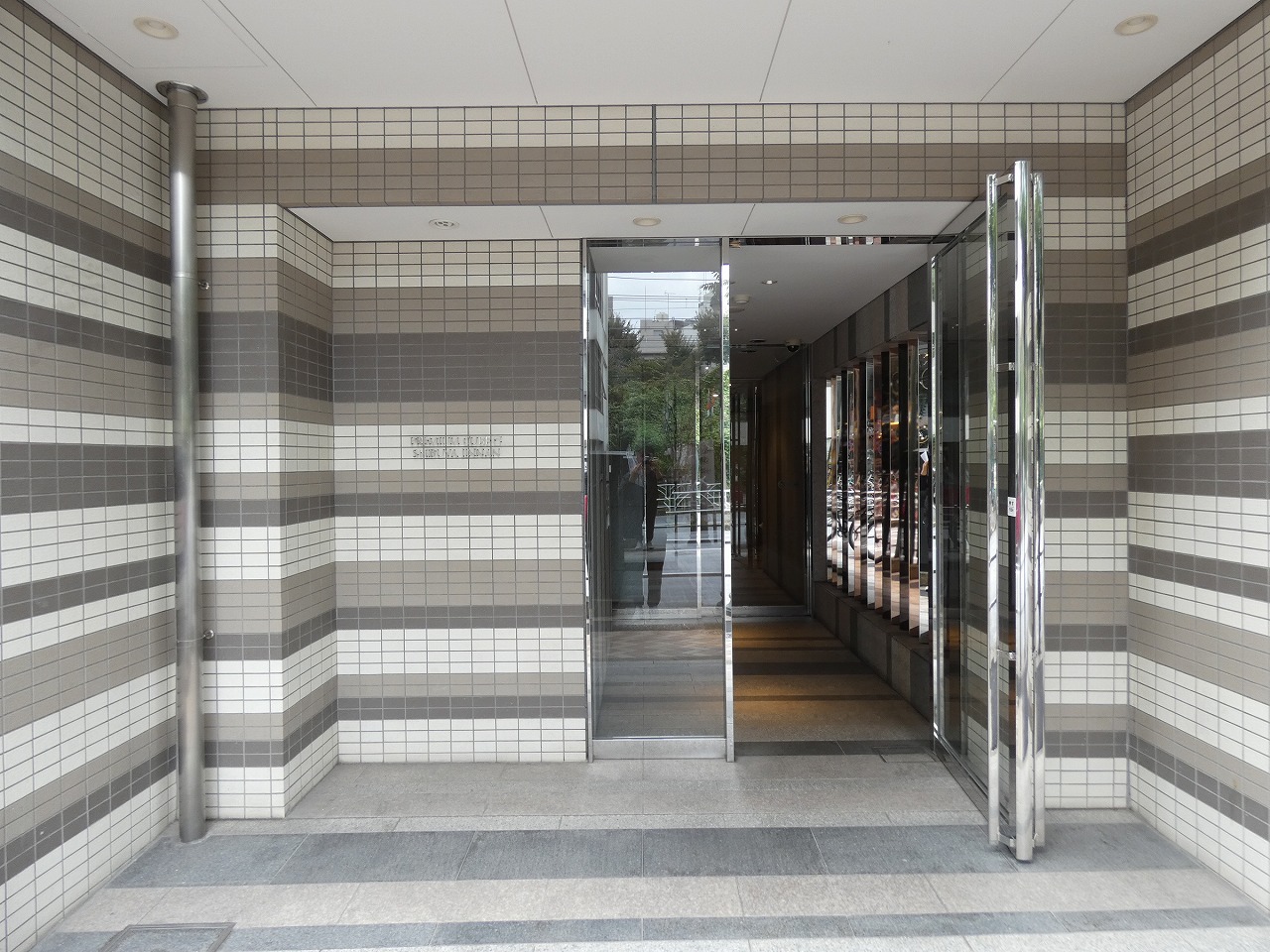 エントランス　エントランス