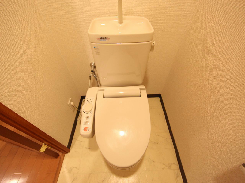 トイレ　温水洗浄暖房便座付トイレ