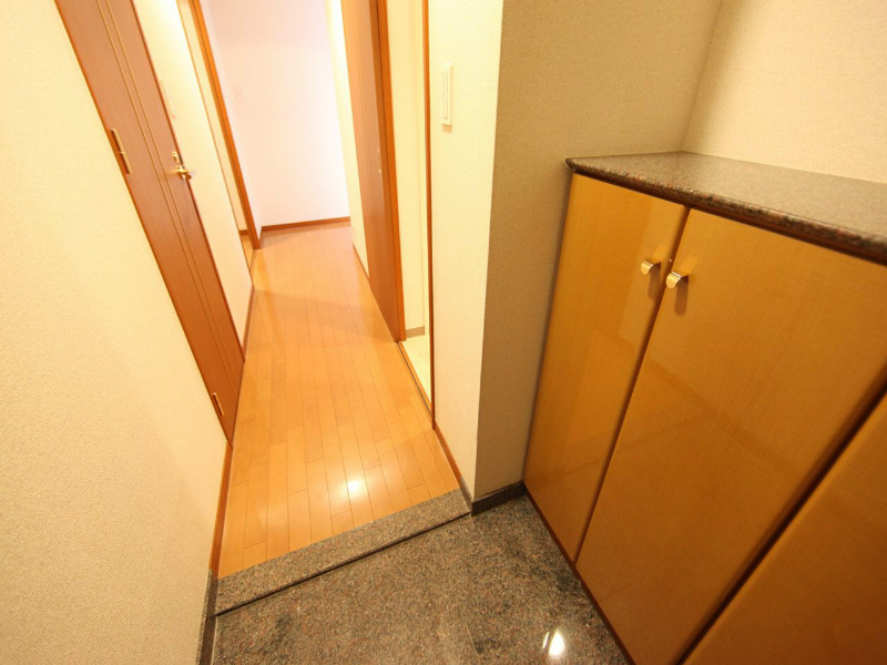 玄関　玄関　シューズボックス付