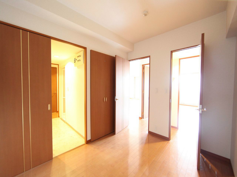 その他　洋室6.4帖　ウォークスルークローゼット（収納充実してます）