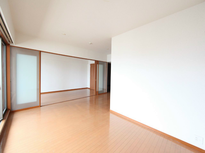 居室・リビング　ＬＤＫ17.3帖　洋室8.5帖とつなげても仕切っても使えます