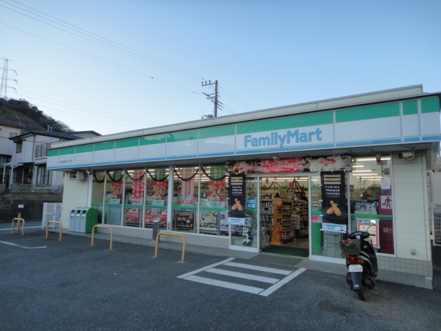 コンビニ　ファミリーマート・松山横須賀あわた店（コンビニ）まで348m