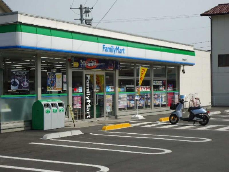 コンビニ　ファミリーマート琴浦西店（コンビニ）まで132m