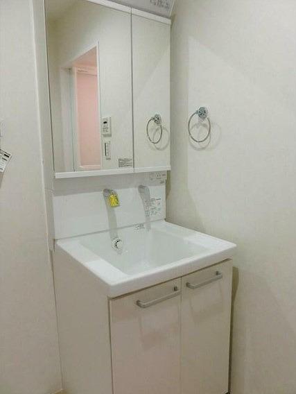 洗面設備　※別部屋の参考写真です。