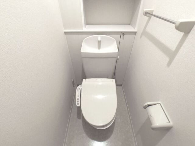 トイレ　温水洗浄便座