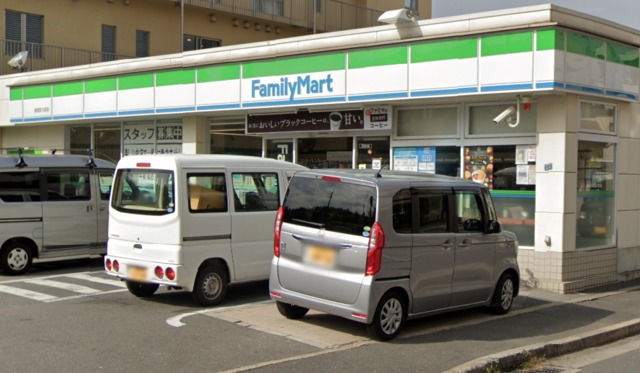 コンビニ　ファミリーマート長岡京久貝店（コンビニ）まで614m