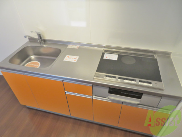 キッチン　キッチンは作業台もあり広めなので使いやすそうですね。