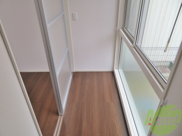 バルコニー　１．５帖のサンルームです。天気に左右されずお洗濯できます