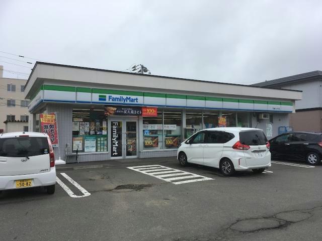コンビニ　ファミリーマート千歳インター店（コンビニ）まで49m