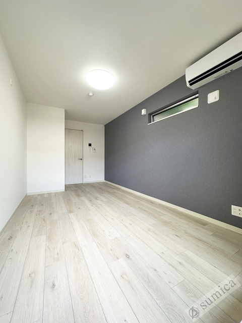 居室・リビング　アクセントクロスがオシャレを演出♪♪