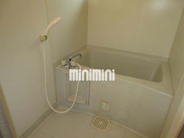 バス・シャワールーム　ゆったりとくつろげる浴室です。