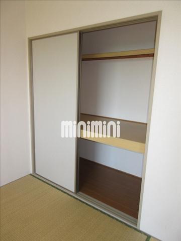 収納　収納力のある押入れです。