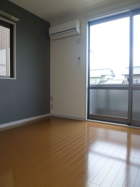 セキュリティ　エアコン付きの洋間です