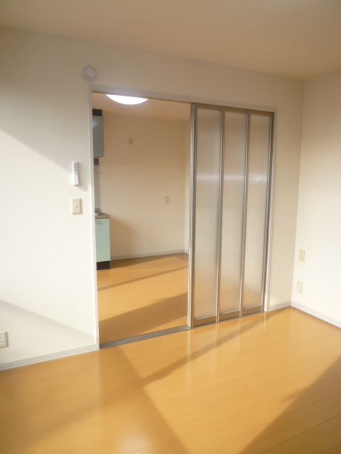 居室・リビング　スライドスクリーンで間仕切りも圧迫感がないですよ