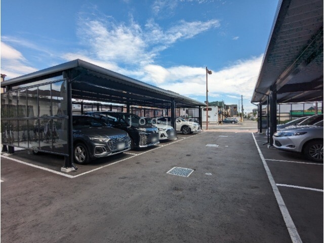 駐車場　屋根付き駐車場（ＲＨ付き）
