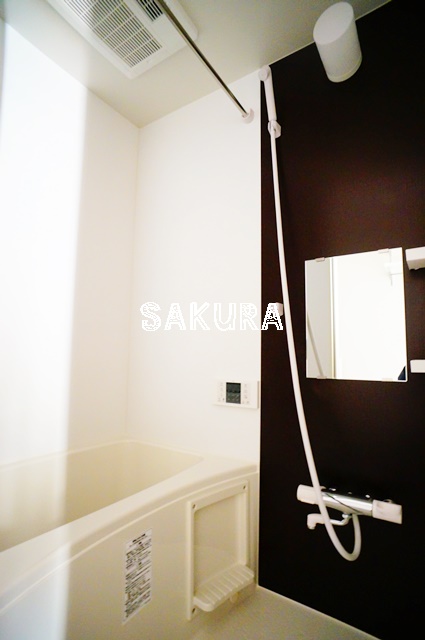 バス・シャワールーム　嬉しい追い焚き・浴室乾燥機付きです♪