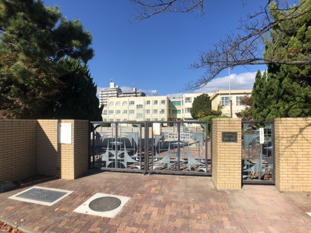 小学校　名古屋市立岩塚小学校（小学校）まで608m