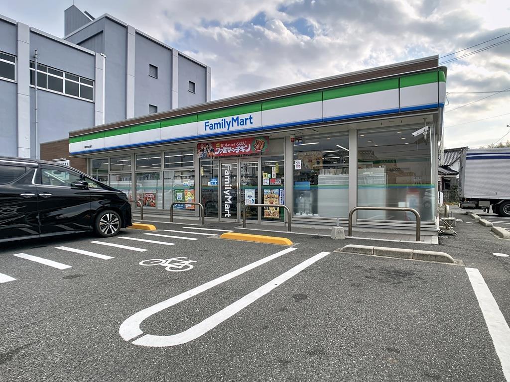 コンビニ　ファミリーマート川棚青龍街道店（コンビニ）まで150m